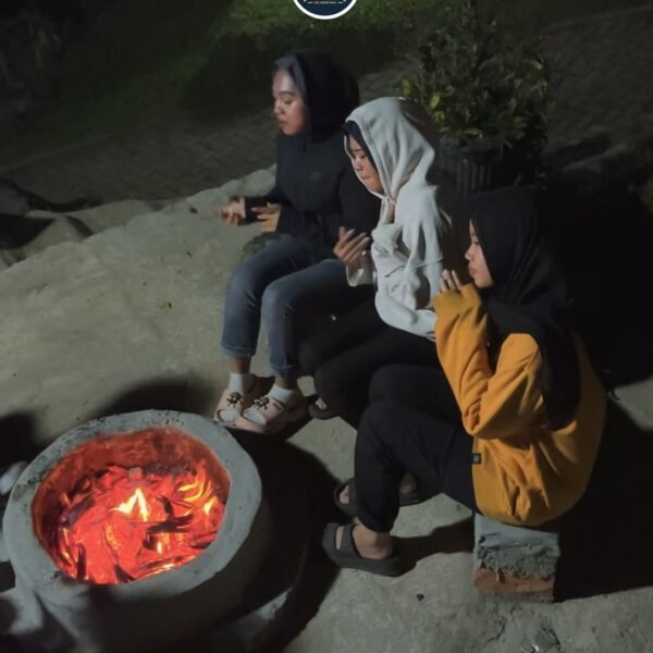 Glamping Bareng Teman dan Sahabat_Api Unggun Time (3)
