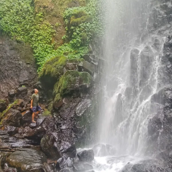 Hiking Tracking ke Curug Cibeureum Gunung Gede Pangrango Natura Sukabumi (8)