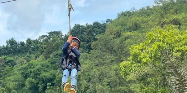 Flying Fox untuk Anak di Natura Sukabumi (1)